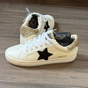 Vintage Havana White Sneakers with Black Star and Gold Glitter